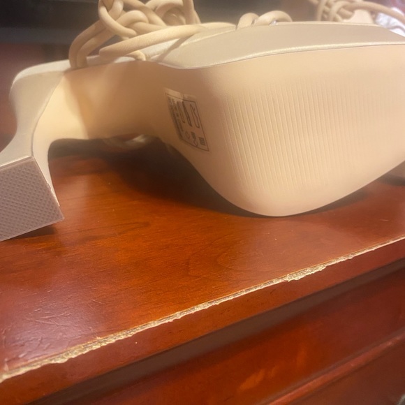 Tie up sandals - Picture 3 of 4